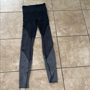 Lululemon colorblock leggings size 2